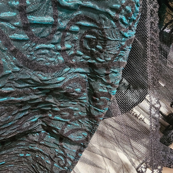 Vintage Gunne Sax Elegant Holiday Black Velevt and Green Strapless Dress - Picture 5 of 9